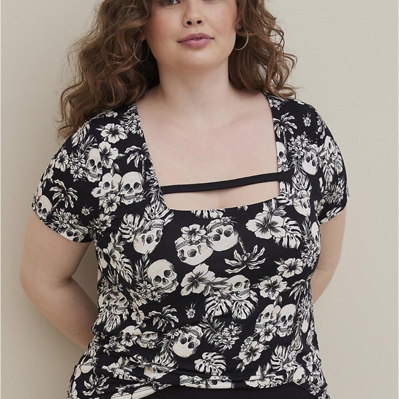Torrid Love Sick Strappy Tee Black White Skull Pattern Size 1, 14/16, 1X - Picture 2 of 5
